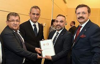 Mesleki eğitim dosyası Bakan Özer’e sunuldu