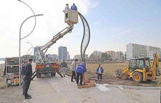Mezitli sahilinde aydınlatma çalışmaları başladı