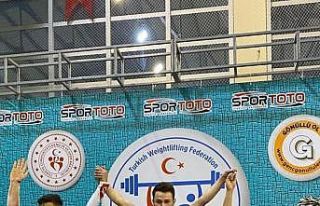 Muhammed Akkaya, halterde Türkiye şampiyonu oldu