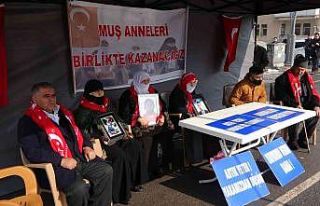 Muş’ta ailelerin evlat nöbeti dondurucu soğukta...