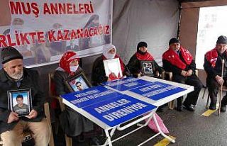 Muş’ta annelerin evlat nöbeti sürüyor