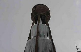 Muş’ta su deposu kulesinde 30 metrelik dev buz...