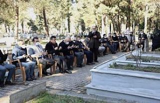 Mustafa Kemal Güneşdoğdu kabri başında dualarla...