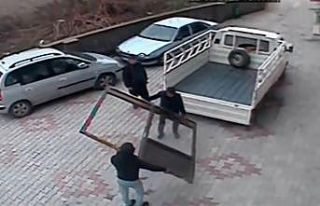 Nakliyeci tutup güpegündüz alüminyum çerçeveleri...