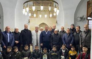 Namaz surelerini öğrenen çocuklar ödüllendirildi