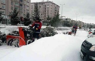 Nevşehir’de kar temizleme ve tuzlama devam ediyor