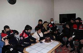 NF hastası İhsan’a sürpriz doğum günü