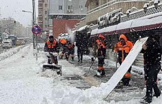 Niğde’de kar yağışı hayatı olumsuz etkiliyor