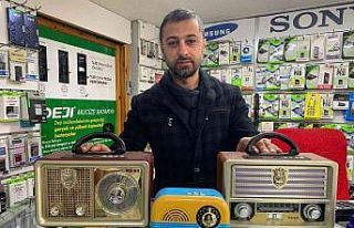 Nostaljik görünümlü yeni teknolojiye uyumlu radyolar
