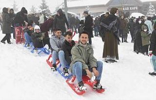 Öğrenciler Akdağ’da kayak keyfi yaptı