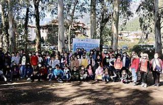 Öğrenciler Sakin Kent Akyaka’da azmak kenarı...