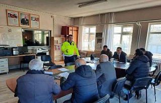 Okul servisi şoförlerine trafik eğitimi verildi