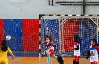 Okullar futsalda rekabet etti