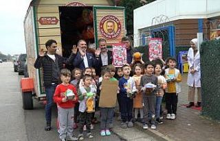 Onu görünce çocukların yüzünde gülücükler...