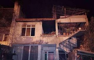 Osmaneli’de 2 katlı evde yangın