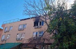 Otel lojmanında çıkan yangında alevlerin arasında...