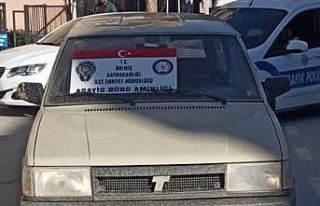 Otomobil hırsızları polisin sıkı takibi sonucu...