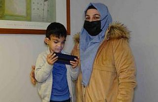 (Özel) 5 ameliyat geçiren 7 yaşındaki çocuğa...