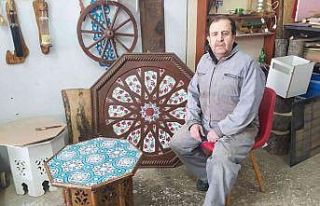 (ÖZEL) Ahşabı çiniyle buluşturdu