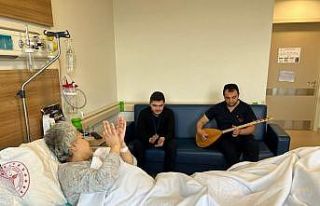 (ÖZEL) Kanser tedavisi gören hastaya doktor ve oğlundan...