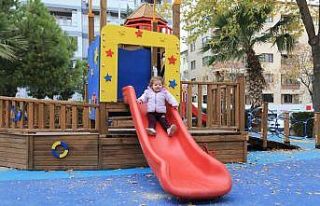 Pamukkale’de yenilenen parklar çocukların kullanımına...