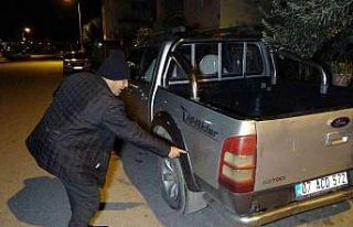 Park halindeki araçların lastiklerini patlatıp...