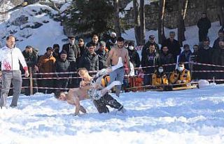 Pehlivanlar bu kez beyaz minderde kozlarını paylaştı