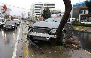 Pendik’te aşırı hızlı otomobil, aydınlatma...