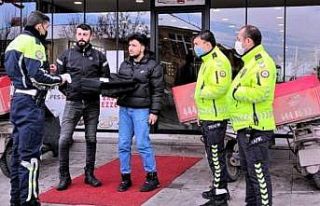 Polislerden kuryelere bilgilendirme yapıldı
