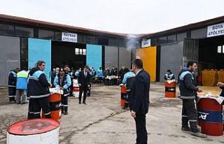 Pursaklar Belediye Başkanı Çetin işçilerle bir...