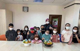 Pursaklar’da gazeteler minik ellerde sanata dönüşüyor