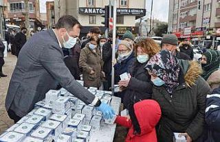 Regaib Kandili dolayısıyla kandil simidi dağıtıldı