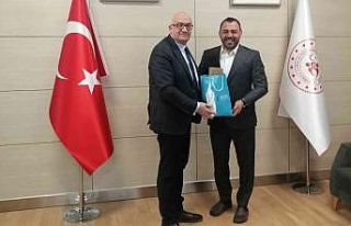 Rektör Ataç Gençlik ve Spor bakan yardımcılarıyla...