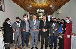 Resim ve seramik kursunu bitirip sergisi açtılar