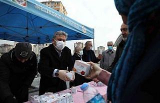 Sabah namazında kandil simidi Başkan Palancıoğlu’ndan