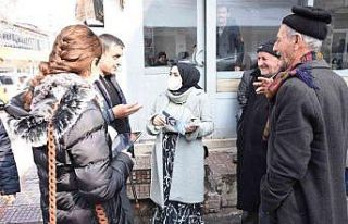 Sağlık ekipleri, vatandaşlara tütün ürünlerinin...