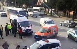 Sağlık personelinin kontrolünden çıkan otomobil...