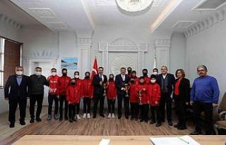 Şampiyon takımdan Vali Bilmez’e ziyaret