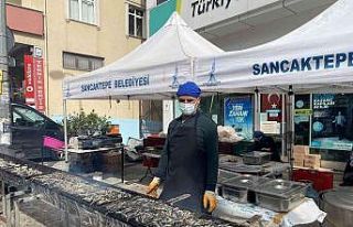 Sancaktepe’de festivalde 7 ton hamsi dağıtıldı