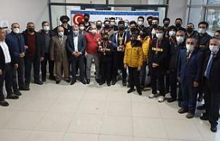 Satranç Şampiyonası çekişmeli geçti