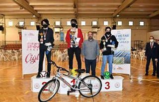 Satranç sporcuları Çiğli’de kıyasıya yarıştı