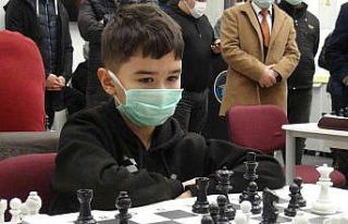 Satranç turnuvasına küçük İlyas damga vurdu