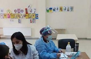 Sevgi evlerindeki çocuklara diş taraması yapıldı