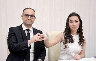 Sevgileri sessiz dünyalarının ’dili’ oldu