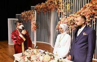 Sevgililer gününde mutluluğa ’’evet’ dediler