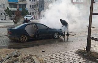 Seyir halindeki araç alev aldı