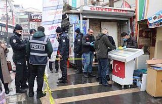 Seyyar telefoncu ile müşterinin tartışması kanlı...