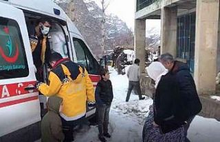 Siirt’te kar yolları kapattı, 3.5 saatlik çalışma...