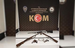 Silah kaçakçılığı yaptığı iddia edilen şahıs...