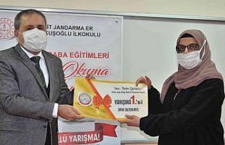 Sınavda dereceye giren velilere hediyeleri verildi